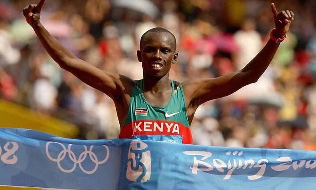 A maratona, prova que encerra os Jogos Olímpicos, tem como recordista Samuel Wanjiru. O atleta queniano completou a prova em Pequim 2008 em 2h6min32s, estabelecendo novo índice.