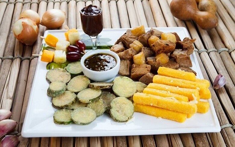 Koqueiro's Bar
Prato - Que Beleza!: lombo com abacaxi com polenta palito, jiló empanado com molho de maracujá e espetinho de fruta. Endereço: av. Silviano Brandão, 1293 - Sagrada Família