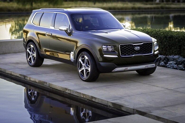 As rodas possuem 22 polegadas calçadas com pneus Hankook
Ventus ST 275 / 45R22, enquanto que as portas possuem abertura no sentido
contrário, do tipo suicida, o que a marca garante que favorecerá o embarque e o desembarque, assim como um maior espaço interno