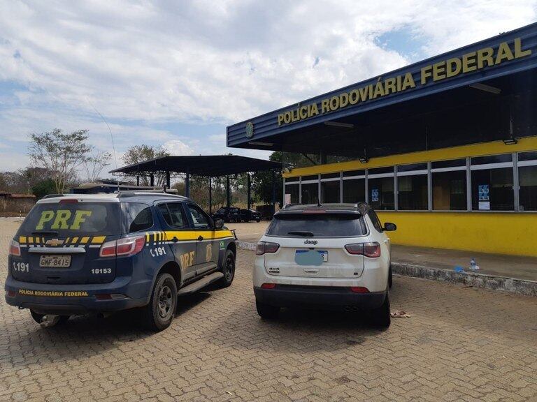 Agentes da PRF prenderam mulher considerada chefe de uma quadrilha especializada em diplomas falsos de medicina