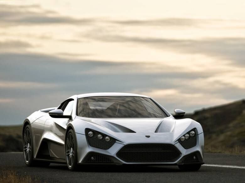 O visual mal encarado do Zenvo ST1 contrasta com o ambiente pacato onde ele é produzido, na Dinamarca. Apesar disso, o superesportivo mostra que foi feito sob medida para quem busca pisar fundo no acelerador: seu motor 7.0 V8 proporciona uma aceleração de 0 a 100 km/h em apenas 3 segundos. Com esse desempenho e visual, não é de se estranhar que o preço seja de R$ 2,6 milhões (US$ 1,2 milhão)

Saiba tudo sobre carros! Acesse www.r7.com/carros