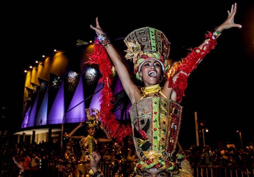 O Carnaval de Barranquilla, na Colômbia, é considerado patrimônio da humanidade pela Unesco. São quatro dias de um evento cultural e folclórico. 
As músicas possuem ritmos musicais colombianos como cumbia, mapalé e o som do negro 