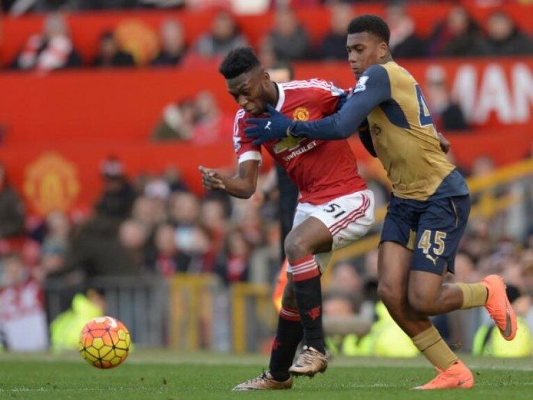 O Valencia pediu a José Mourinho a contratação por empréstimo de Timothy Fosu-Mensah. O lateral-direito estava emprestado ao Crystal Palace na última temporada. Com a contrata