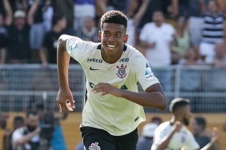 Carlinhos foi artilheiro da Copinha com 11 gols em 8 jogos