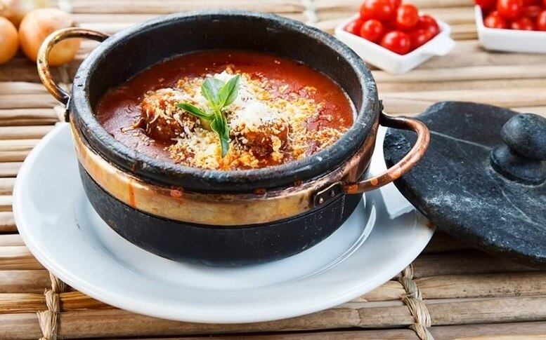 Bar Temático
Prato - Tô môiado: bolinha de carne de sol recheada com damasco e queijo.
Endereço: rua Perite, 187 - Santa Tereza