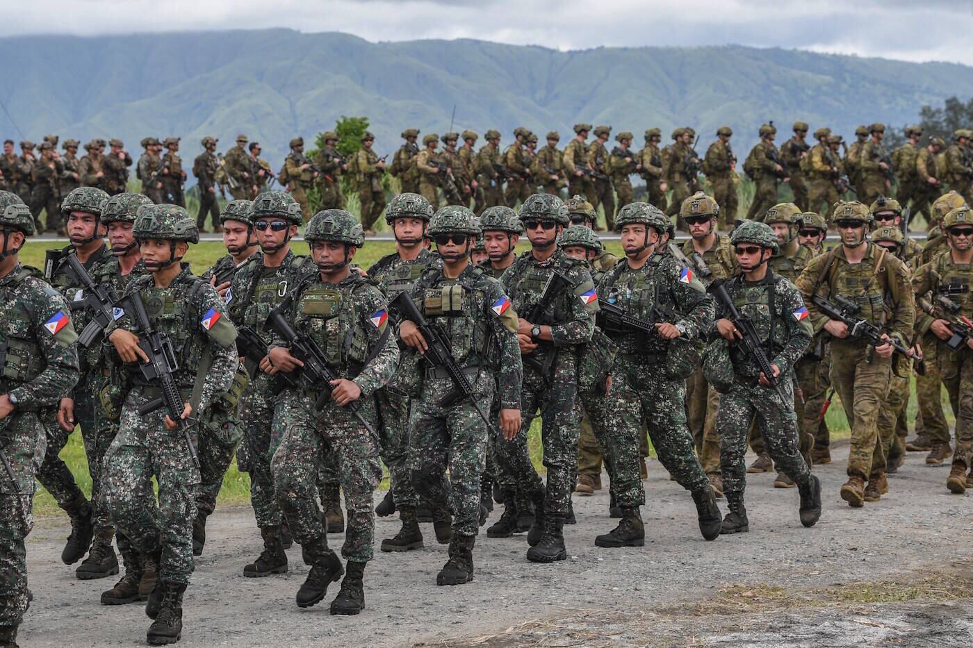 Mais de 2.000 homens, sobretudo da Austrália e das Filipinas, participaram do treinamento perto do ponto crítico nas águas do mar da China Meridional, reivindicadas pela China. O presidente filipino, Ferdinand Marcos Jr., saudou os fuzileiros como um exemplo "extremamente importante" de cooperação estreita entre os países