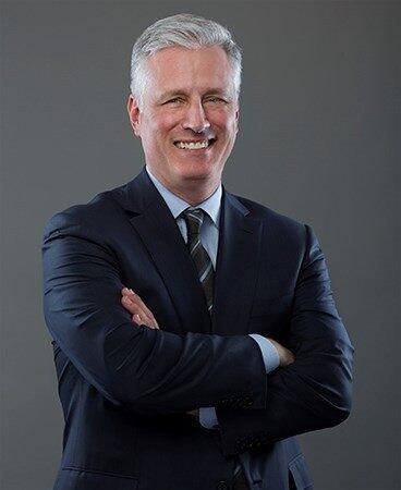 Outro
forte candidato à substituição de John Bolton é Robert C. O'Brien — que já foi
descrito pelo próprio Donald Trump como o “melhor negociador de reféns da
história dos Estados Unidos”. Advogado de sucesso em Los Angeles, O’Brien costuma
atuar nos bastidores do governo e foi um dos responsáveis pela recente libertação
rapper norte-americano A$AP Rocky — que fora detido por uma briga em Estocolmo,
na Suécia, no mês de julho