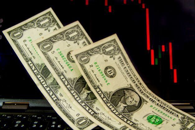 Dólar abre o dia em alta frente ao real, e Ibovespa tem queda com crise internacional