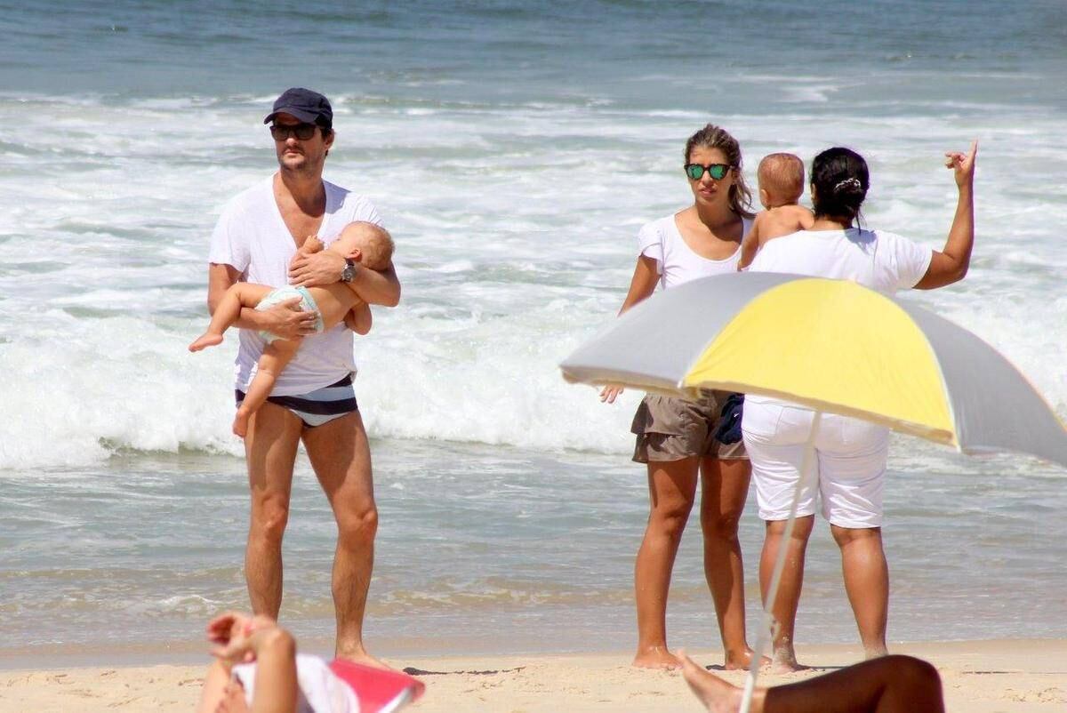 O ator pegou um pouco eles no colo

