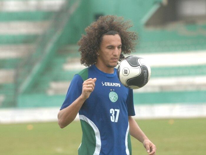 Nei Paraíba, de 32 anos, sempre é lembrado nos álbuns dos feiosos do esporte