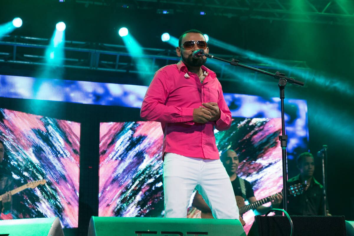 O cantor lotou o espaço da casa de shows