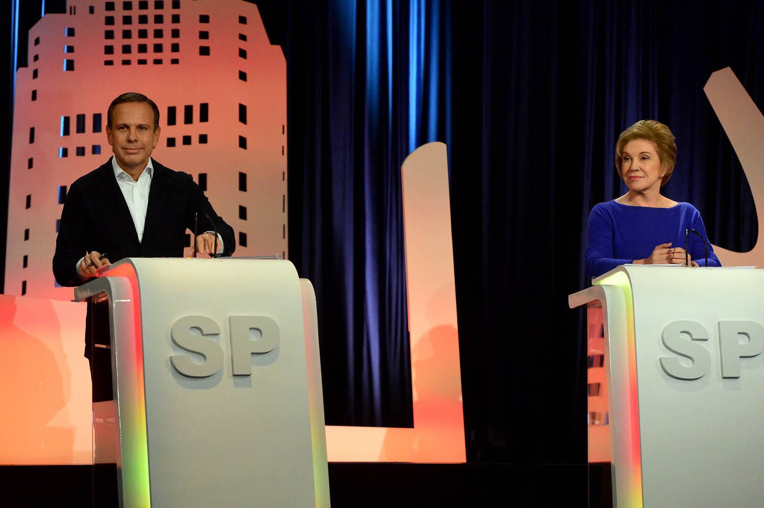 Questionado sobre os ataques que sofreu no debate estarem relacionados ao fato de ele ter subido na última pesquisa Datafolha, João Doria disse que está preparado.     


— É natural [ataque]. Toda liderança tem um peso. Você não assume liderança de
pesquisa achando que vai ser refresco. Você assume a liderança de pesquisa na
maior cidade do País com bons candidatos. Não é refresco, não tem moleza, é
canelada mesmo, até o dia 2. Eu tenho que entender que essa liderança vai me
custar debates como esse, mas eu estou pronto para isso. É parte do jogo
político fazer um debate mais intenso. Não houve nenhuma ofensa pessoal.       
