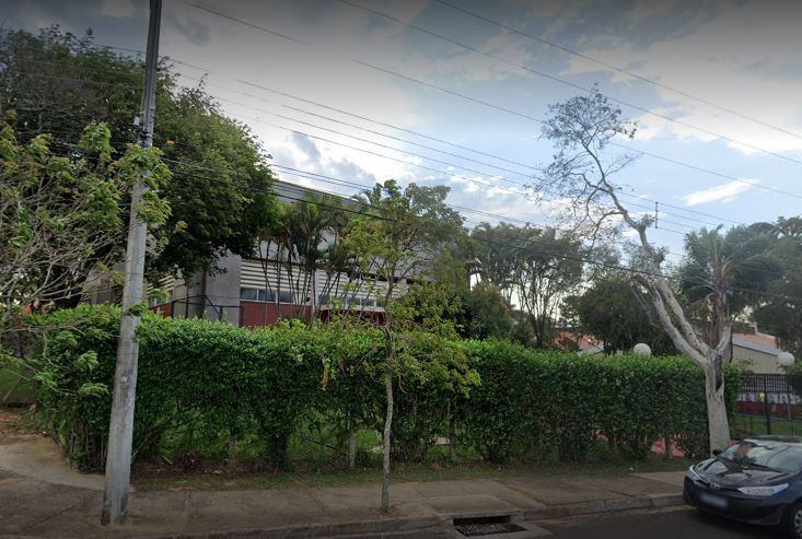 Pai observava filha entrar na escola quando foi espancado