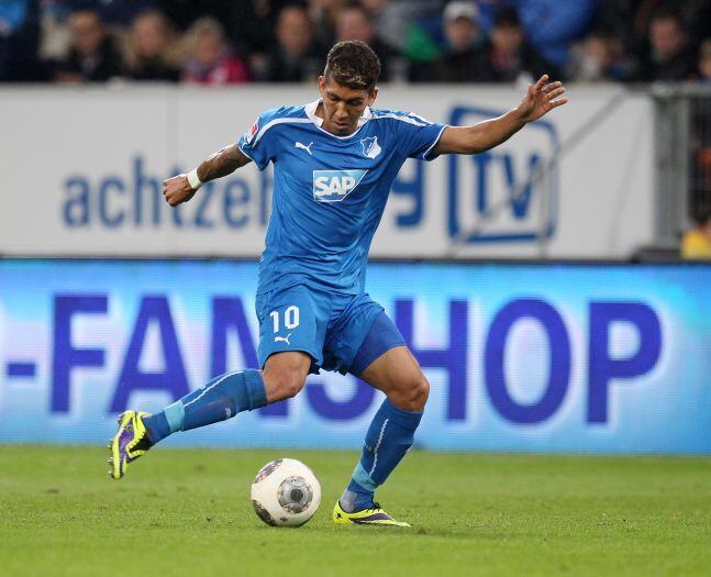 Roberto Firmino joga pelo Hoffenheim e foi revelado pelo Figueirense. Na Alemanha desde 2011, ele marca gols na mesma proporção em que dá assistências 