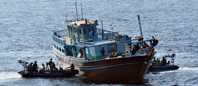 Resgate de imigrantes são realizados frequentemente pela Marinha da Austrália, como este em fevereiro de 2012