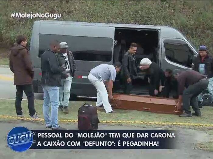 Com a insistência dos motoristas, os integrantes desceram do carro e se recusaram a viajar ao lado do defunto 

+ Quer assistir às íntegras do programa Gugu? Acesse R7 Play e veja quando e onde quiser!