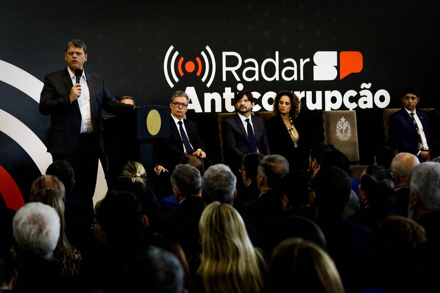 Tarcísio Freitas durante a apresentação do programa