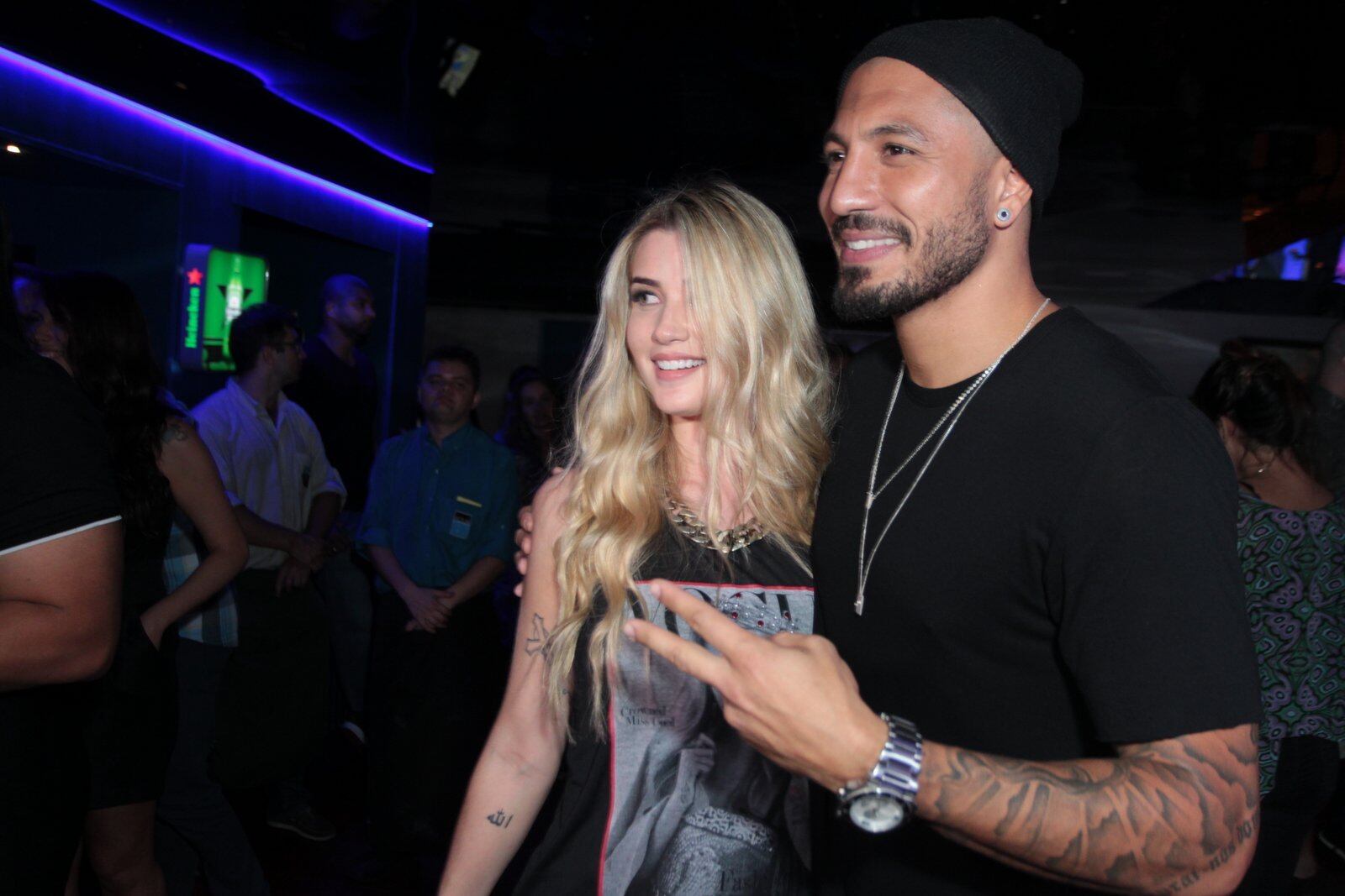 Aline e Fernando chegaram a posar para os fotógrafos