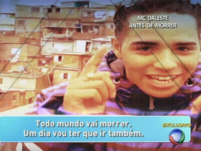 

Por que que tem que ser assim, não dá para entender, tudo tem que ter um fim.
Todo mundo vai morrer



+ Aproveite e confira as matérias do programa Domingo Show

+ Já curtiu a página do Domingo Show no Facebook? É só clicar!

+ Siga o Domingo Show no Twitter e receba todas as notícias do programa
