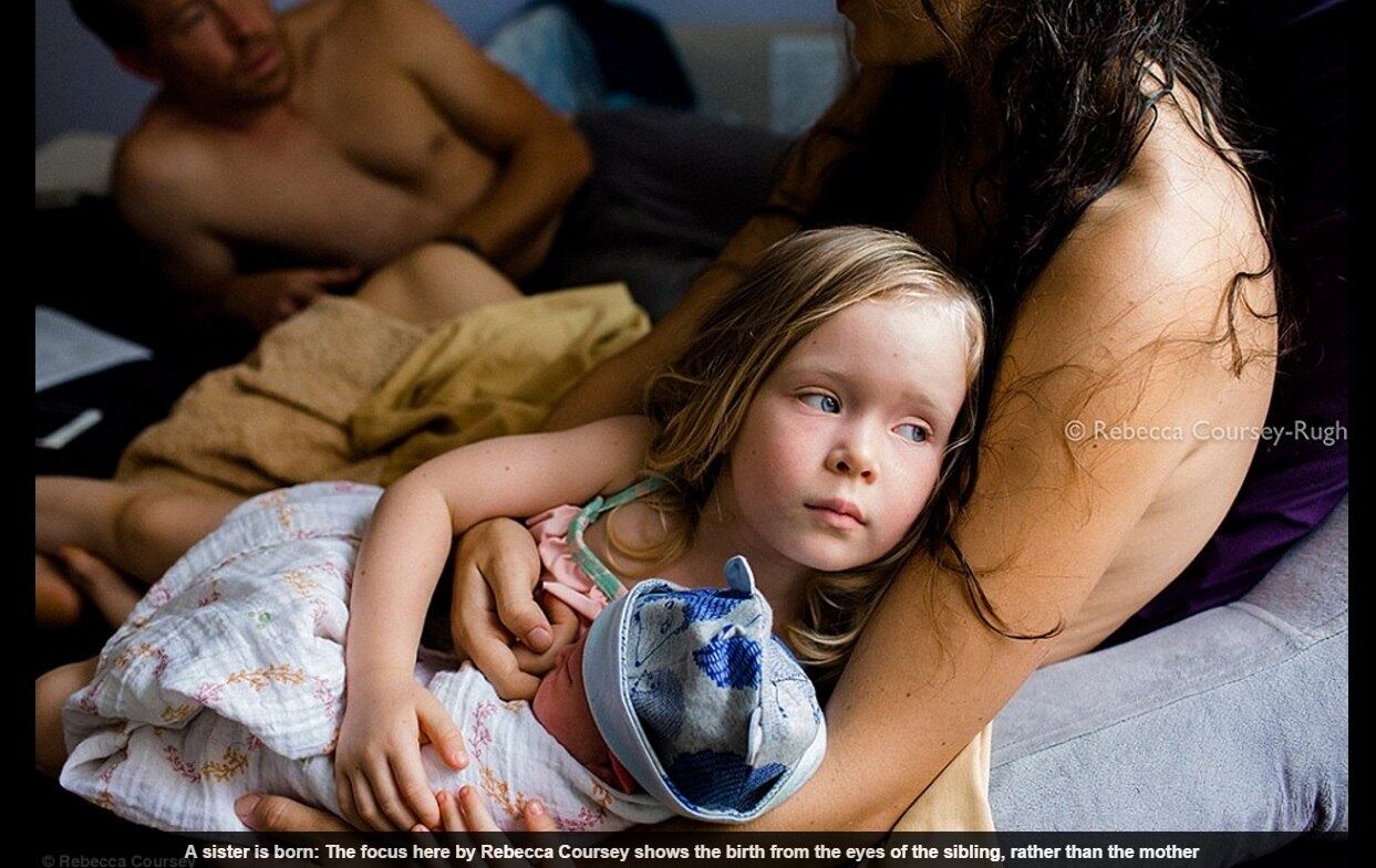 Rebecca Coursey mostrou o nascimento de uma irmã