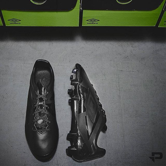 O outro modelo novo da Umbro é mais básico e é todo na cor preta

Veja programas da Record na íntegra e no R7 Play!
