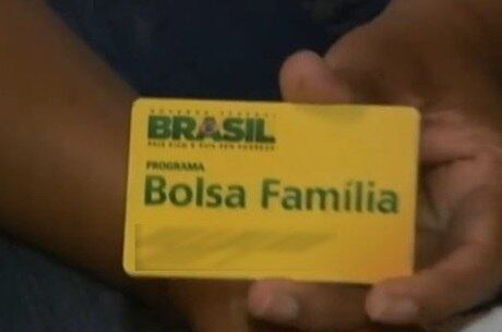 Em abril de 2013, uma mulher teria matado a namorada por conta de um cartão do Bolsa Família em Taguatinga (DF). A suspeita teria jogado líquido inflamável e ateado fogo sobre a vítima, que era dona do cartão e teria ameaçado ir embora da casa onde o casal morava. Leia a reportagem