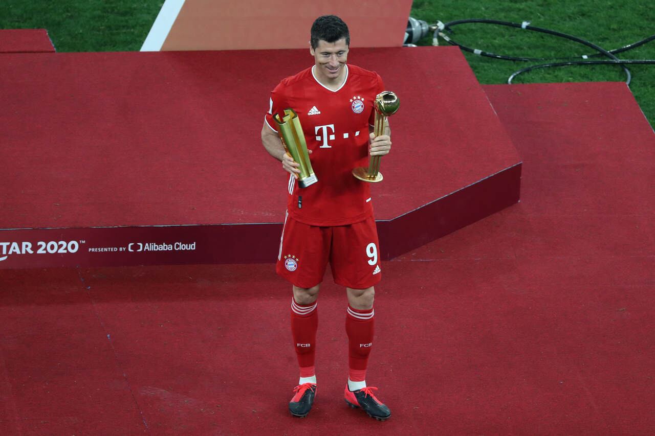 Lewandowski lidera a corrida e comprova que a sua boa fase segue a todo vapor. 