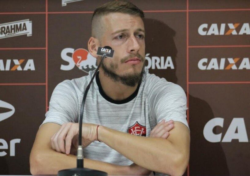 O Vitória emprestou Uillian Correia para o Coritiba até o final de 2018. Com a camisa rubro-negra, o atleta disputou 28 jogos oficiais e marcou dois gols. Aos 28 anos, ele che