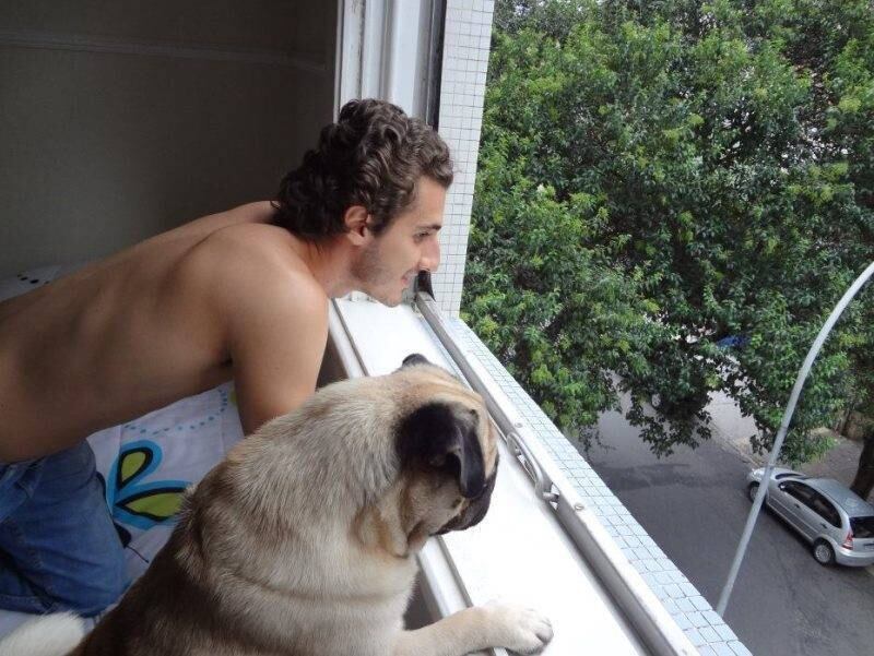 Conforme uma vizinha, o marido de Elaine, que também é médico, estava trabalhando no momento do crime