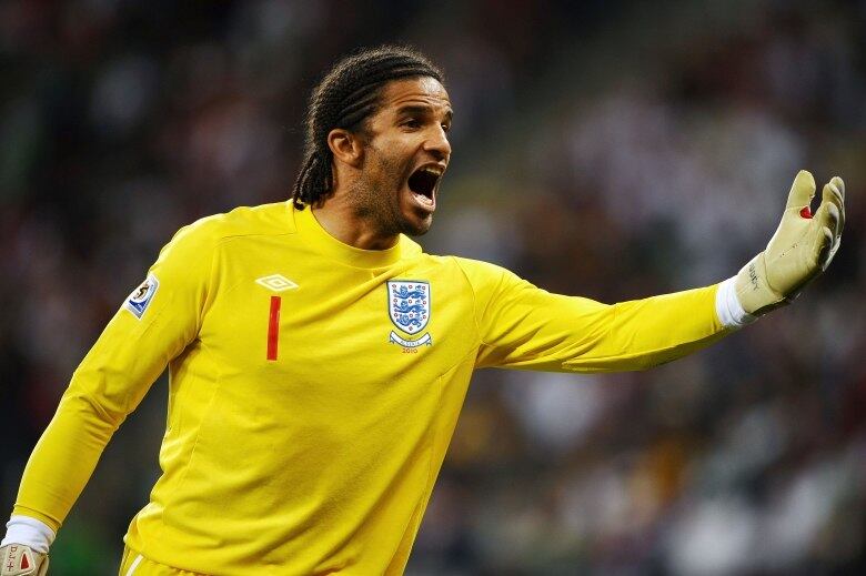 David James, goleiro que atuou pelo Liverpool, tinha o apelido de "Calamidade". Não por acaso, sofreu duas lesões bem inusitadas: machucou as costas tentando pegar o controle remoto da televisão e deslocou o ombro ao pescar uma carpa