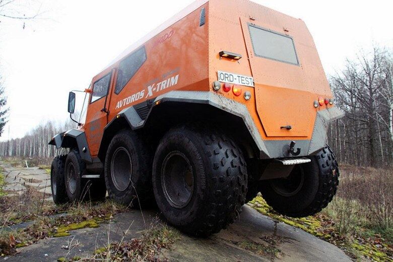 O peso é compatível com o tamanho: aproximadamente 2,5 toneladas