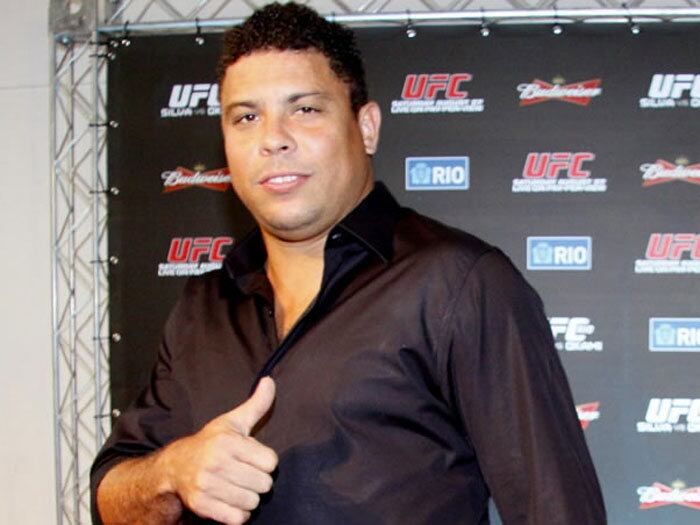 Fortuna: estimavas apontam que a fortuna do craque esteja entre R$ 500 milhões e R$ 1 bilhão, embora não haja dados oficiais sobre o seu patrimônio. Entre os diversos bens estão apartamentos no Rio de Janeiro, São Paulo, Paris (França), uma casa em Madri (Espanha) e uma ilha em Angra dos Reis