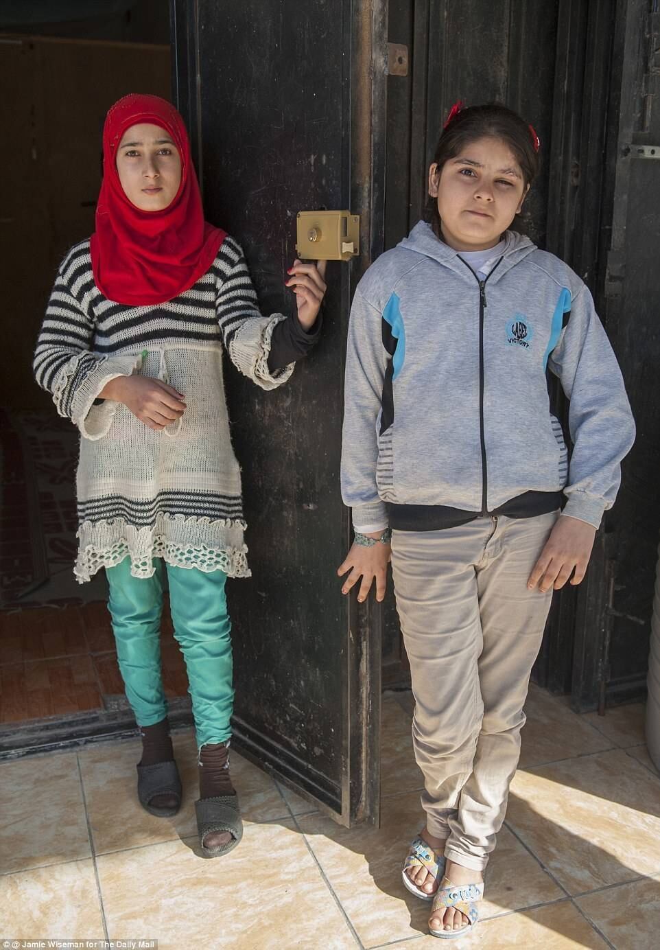 Sozinha, após o marido ter deixado o lar, ela ficou tão desesperada que vendeu toda a lenha doada a ela por agências de ajuda, que aqueceria a família no rigoroso inverno

 

Conheça o R7 Play e assista a todos os programas da Record
na íntegra!

 
