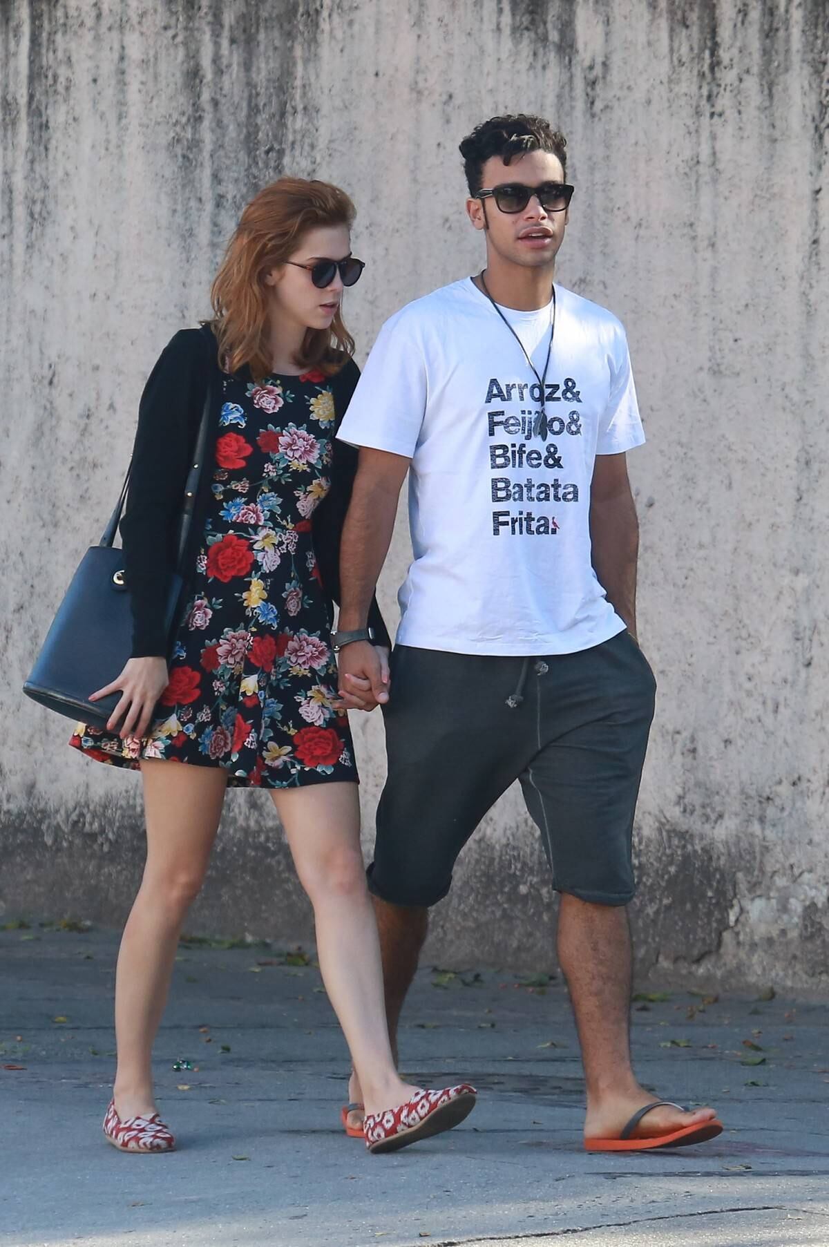 Sophia Abrahão e Sérgio Malheiros, que não assumem romance, são fotografados andando de mãos dadas