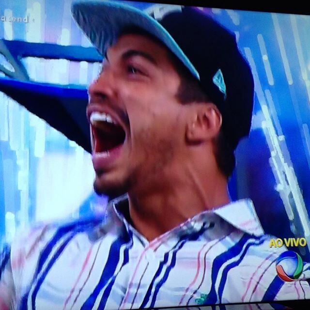  O ex-peão JP foi um dos primeiros a postar no Instagram.

— Parabéns
Douglas! O coração venceu! Parabéns Rede Record e toda produção pelo
programa sensacional, e muito obrigado pela oportunidade única na minha
vida. A Fazenda 8 eu fui peão !!! Valeu! Parabéns Douglinhaaaass !!! 


Acesse o R7 Play e assista à programação da Record quando quiser
