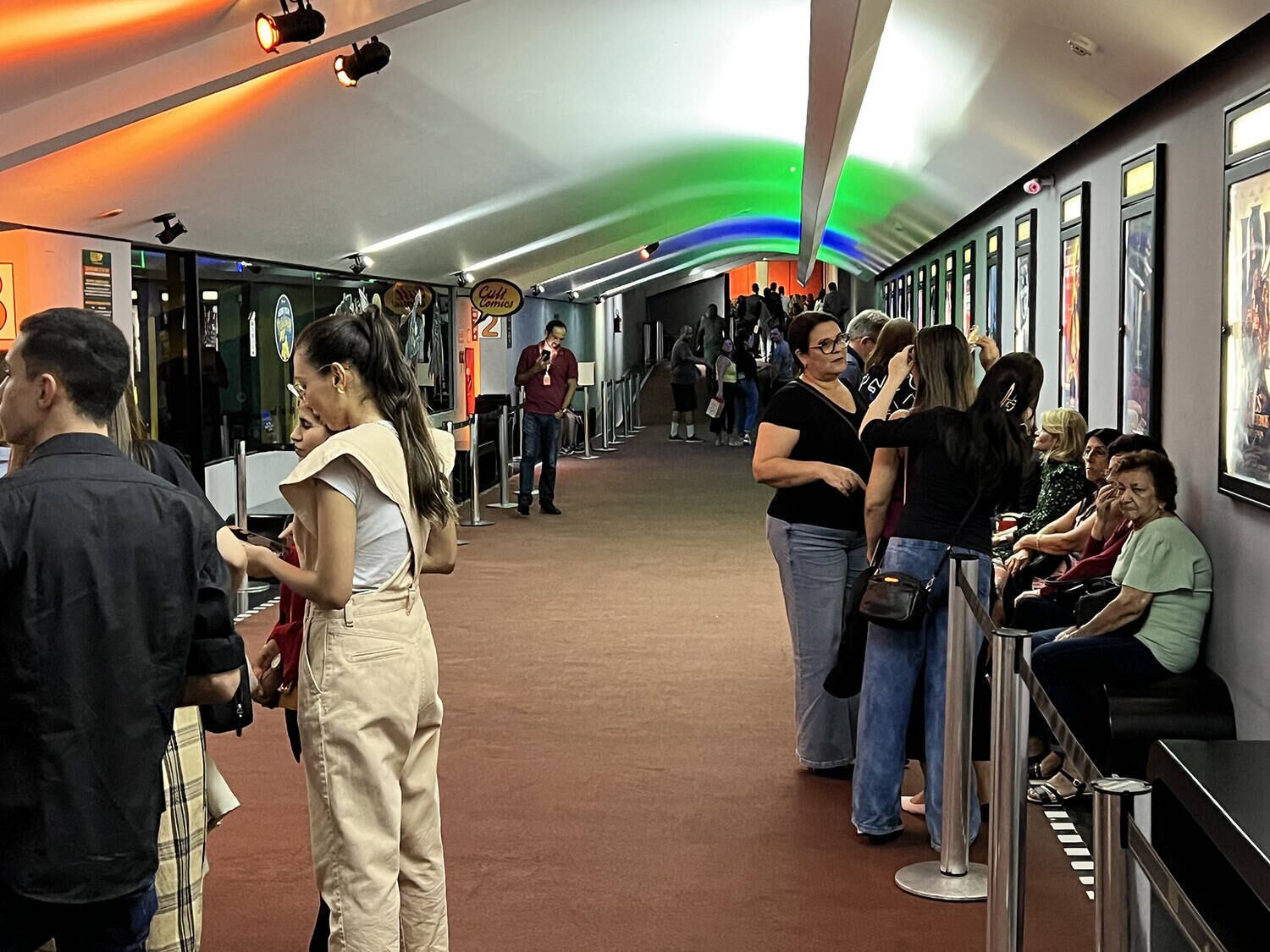 O primeiro episódio da nova temporada de Reis, foi exibida no Cine Roxy, o cinema mais antigo da cidade de Santos