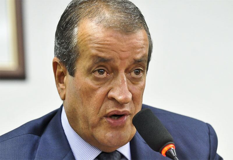 Assim como João Paulo Cunha, Valdemar Costa Neto (PR-RJ) também foi condenado no processo do mensalão. Ele tem direito a uma cota de R$ 27,7 mil, e usou R$ 4.661 em outubro. Mais de R$ 3.000 foram para a conta de telefone, outros R$ 833 para passagens aéreas e R$ 755 para pagar o envio de cartas e encomendas