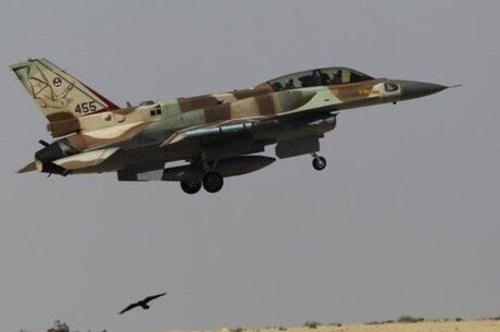 Caça F-16 israelense em treinamento