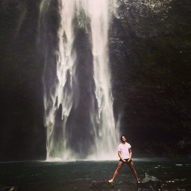 15. E visitar esta bela cachoeira no Havaí