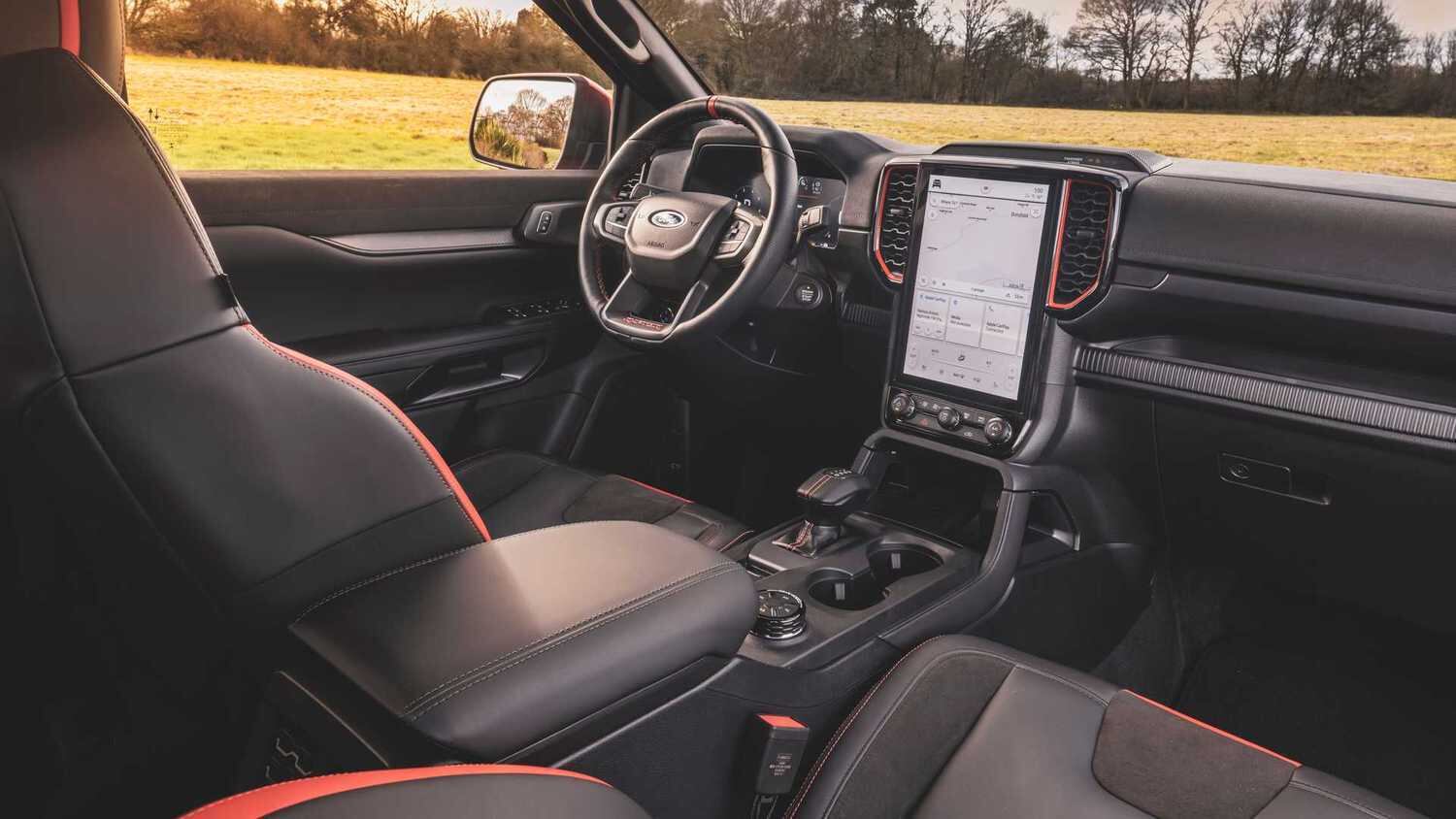 Modelo traz central multimídia de 12 polegadas disposta na vertical conforme versão Argentina