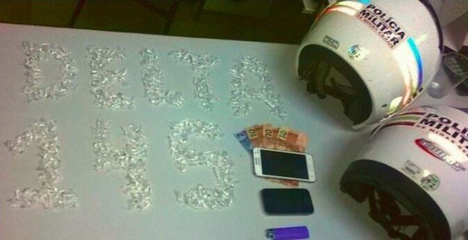 Droga estaria com os suspeitos em um táxi