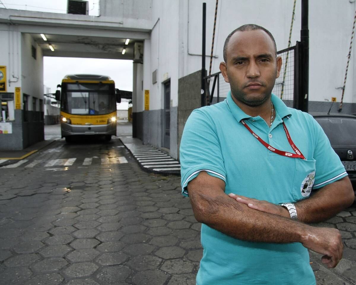 Alves ainda carrega marcas das queimaduras que sofreu