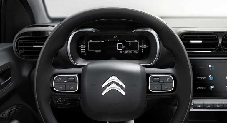 Interior tem central multimídia de 7 polegadas