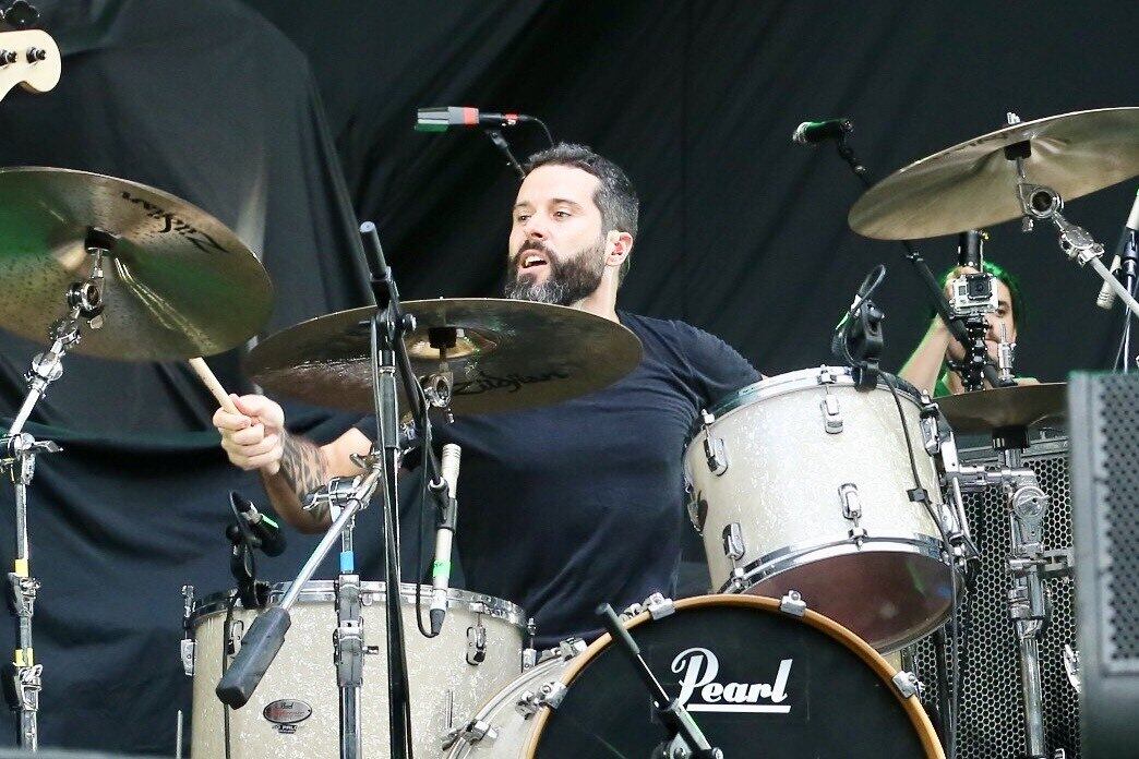 O baterista Jean Dolabella no palco do Allianz Parque