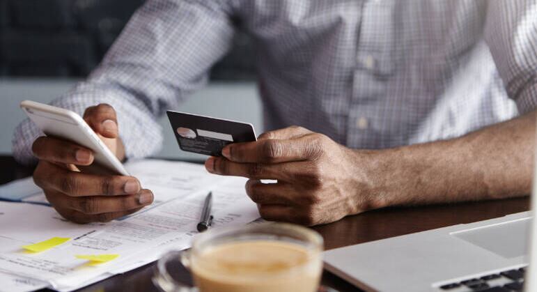 Juros do rotativo recuaram 4,4 pp em setembro