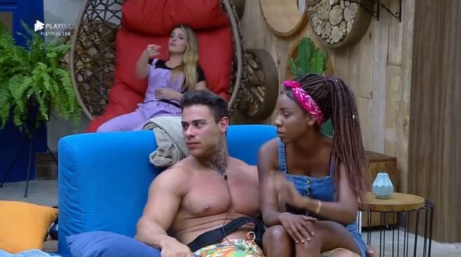 Na madrugada, Nadja foi uma das principais envolvidas em brigas. A primeira delas foi com um participante que até então era seu amigo: Evandro Santo