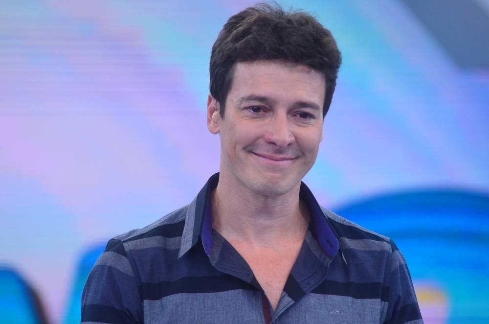 Faro se emocionou no Dia dos Pais deste ano durante homenagem no Programa da Tarde; veja! 

Filhas de Rodrigo Faro e Edu Guedes fazem surpresa para os pais

