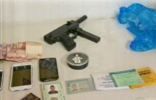 Arma estava na casa dos suspeitos