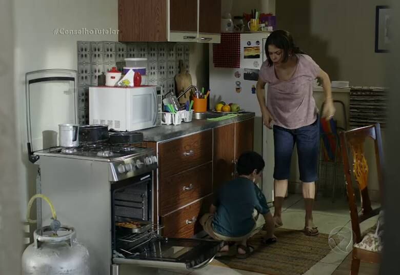 Gabriel sofria muito nas mãos da mãe, que o deixava o dia todo trancado no quarto 