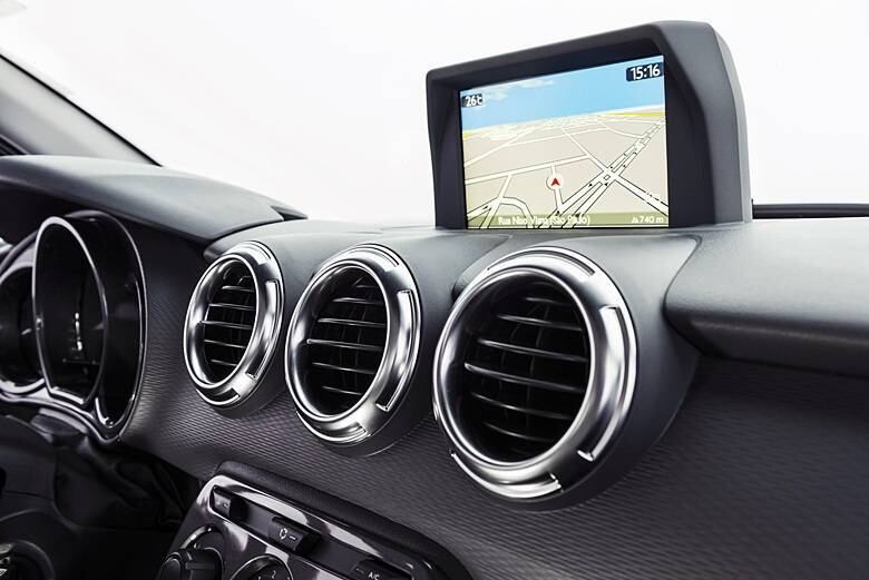 As versões intemediárias e tops do C3 podem ser equipadas com a central multimídia que inclui tela (fixa) no painel